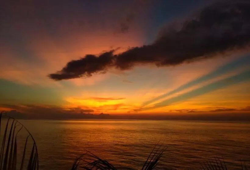 Hotelli La Bella Beach House Cebu