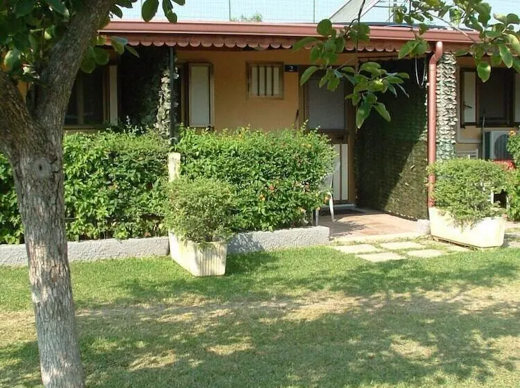 ホテル Sena Park Village