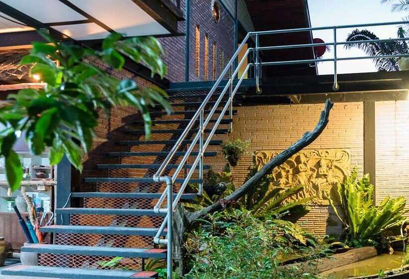 Pensió Steelloft Home Stay