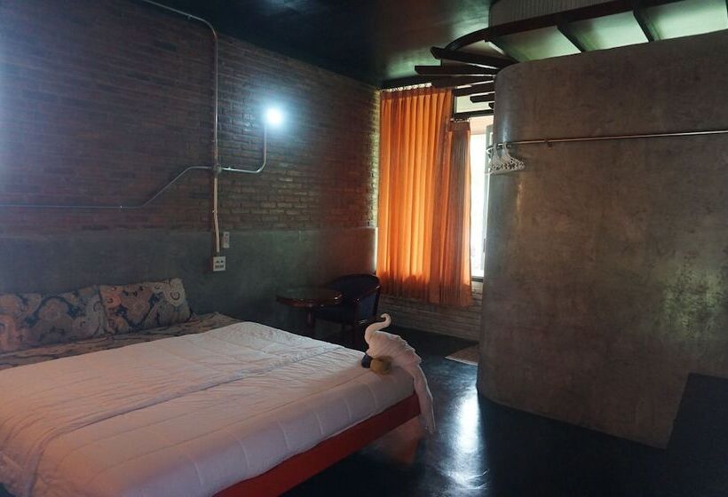 Pensió Steelloft Home Stay