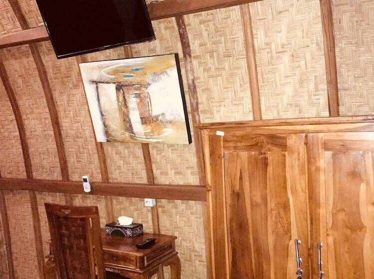 민박 The Sandat Bungalow