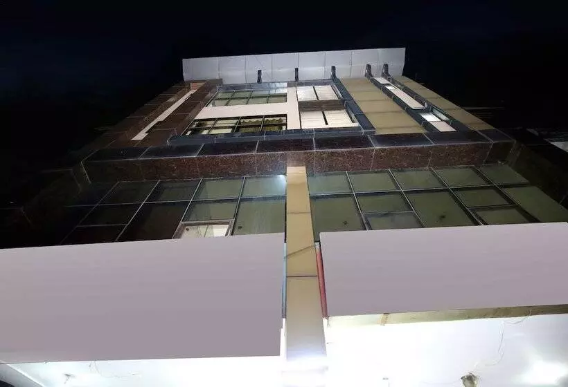 ホテル Royal By Oyo Rooms