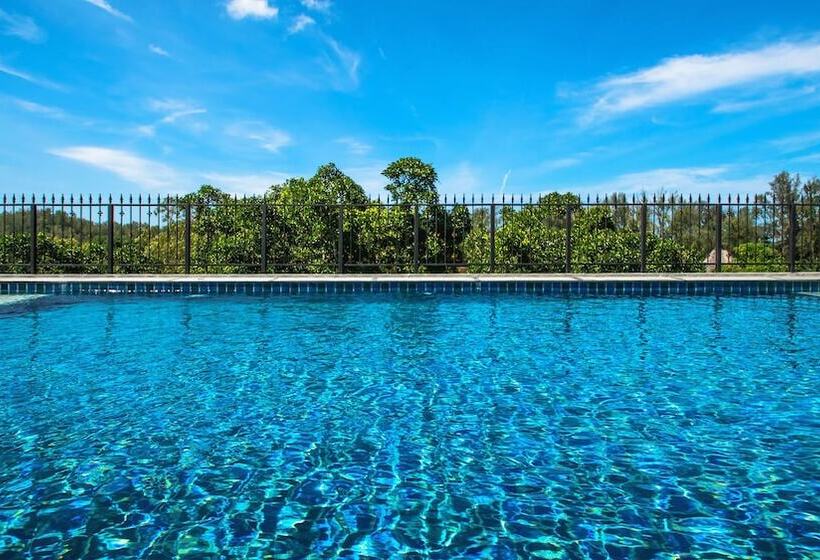 هتل Title Residencies By Phuket Apartments