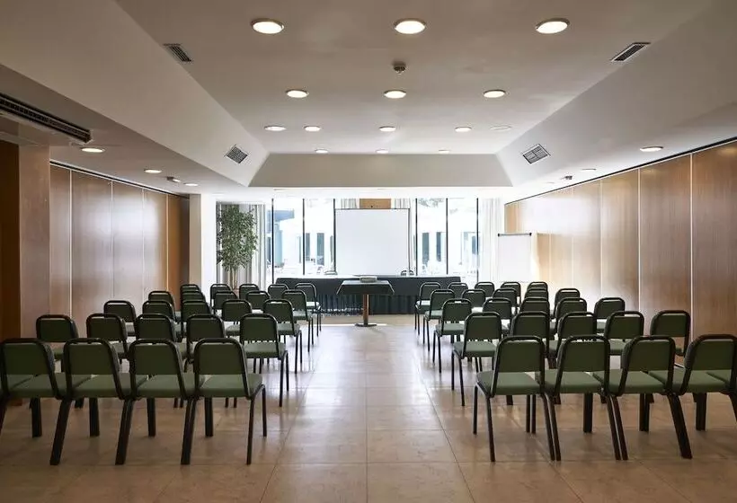 Отель Leziria Parque