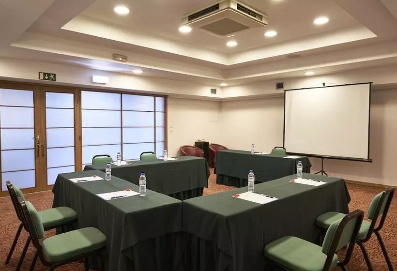 Отель Leziria Parque