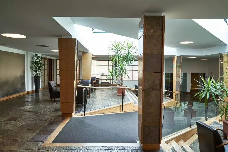 Отель Leziria Parque