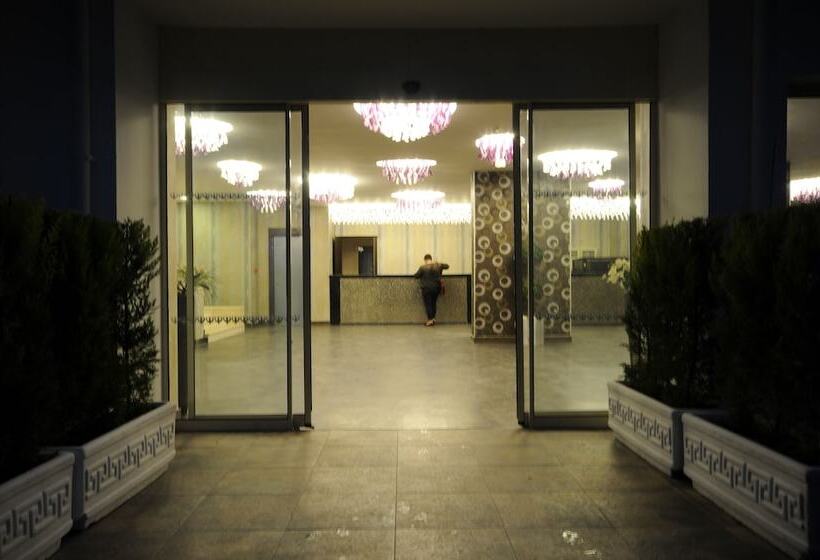 Luna Beach Hotel & Spa