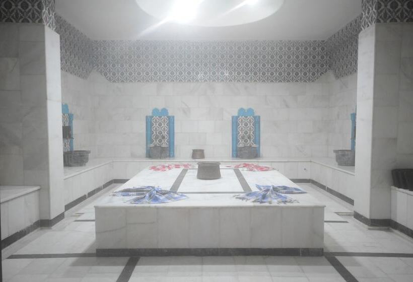 Luna Beach Hotel & Spa