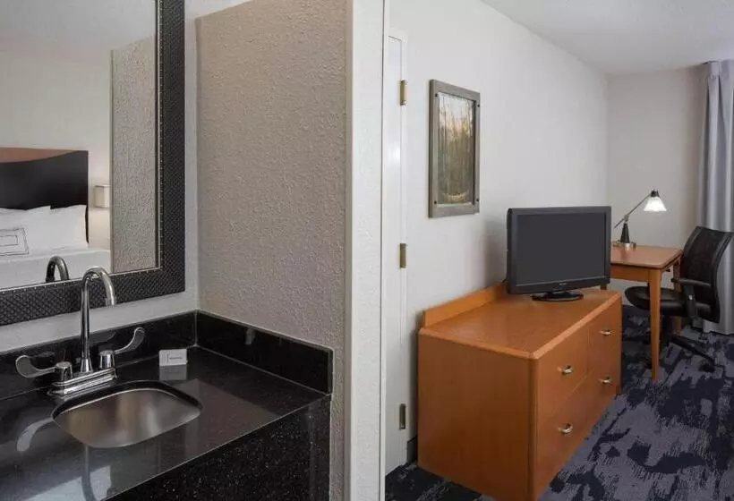 هتل Fairfield Inn & Suites By Marriott Orlando Lake Buena Vista