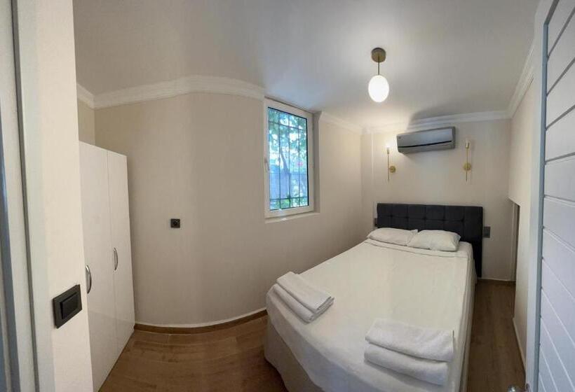 Moonshine Hotel & Suites