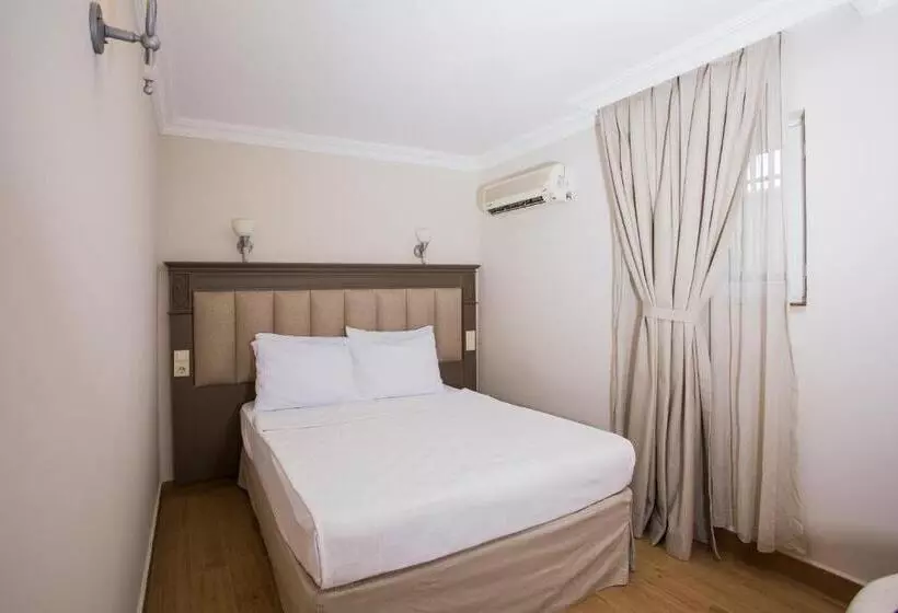 Moonshine Hotel & Suites