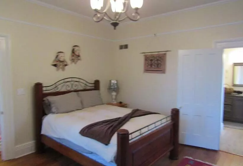 Aamiaismajoitus (B&B) The Tiskilwa Inn