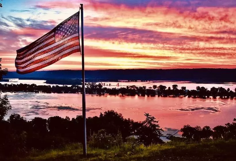 Eagle View Motel & Retreat