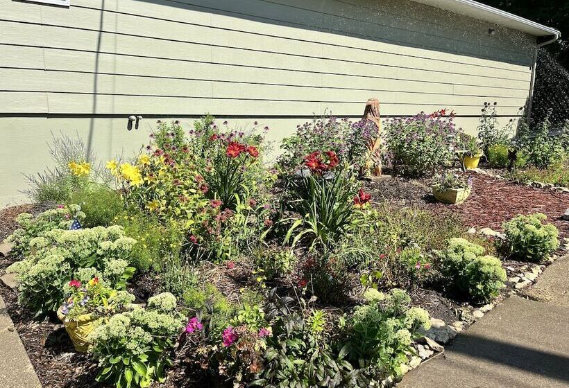 Eagle View Motel & Retreat