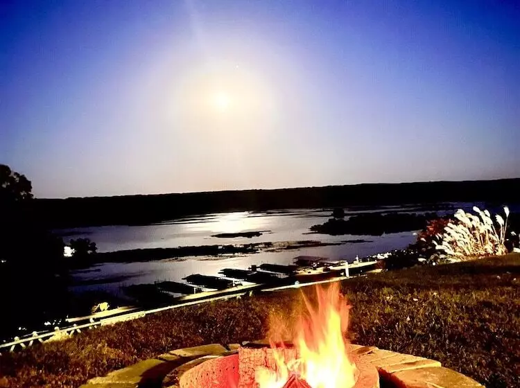 Eagle View Motel & Retreat