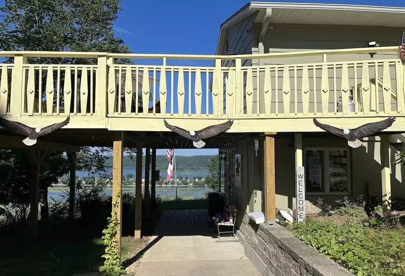 Eagle View Motel & Retreat