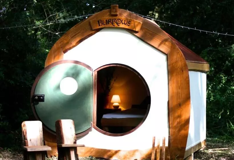 Secluded Meadow, Unique Shire Hut, Perfect Camping