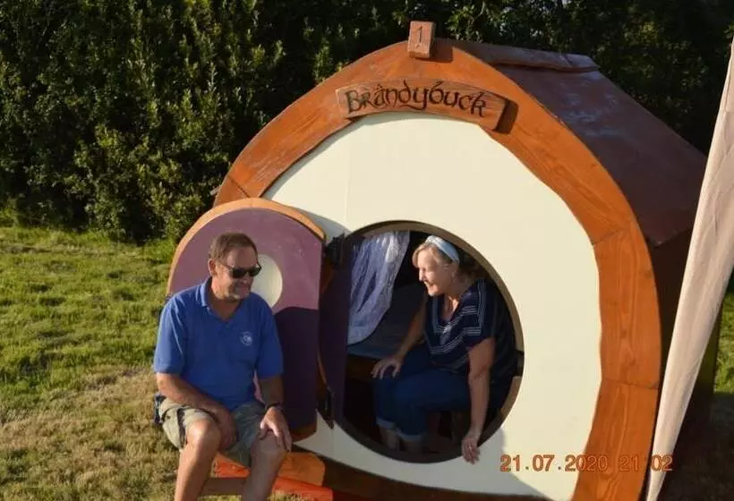 Secluded Meadow, Unique Shire Hut, Perfect Camping