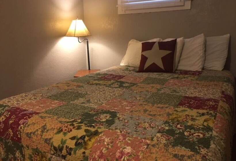 The Leakey Inn By Cmd