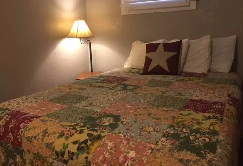 The Leakey Inn By Cmd