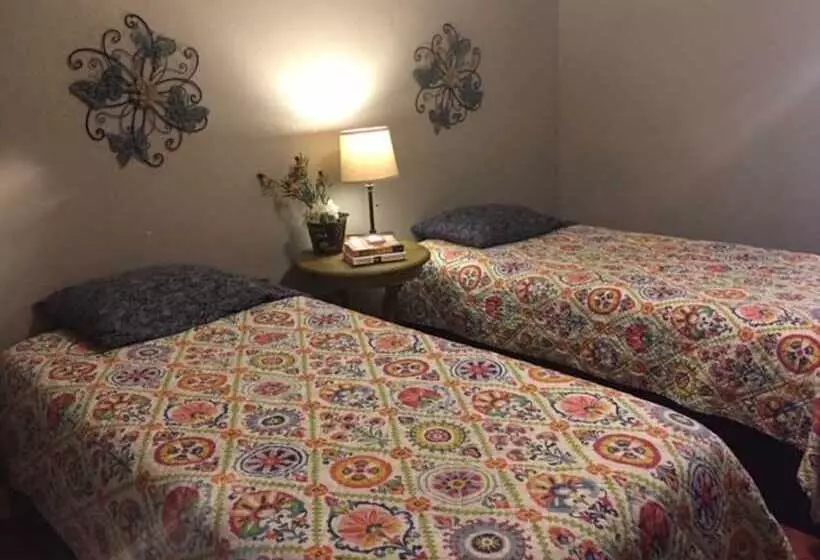 The Leakey Inn By Cmd