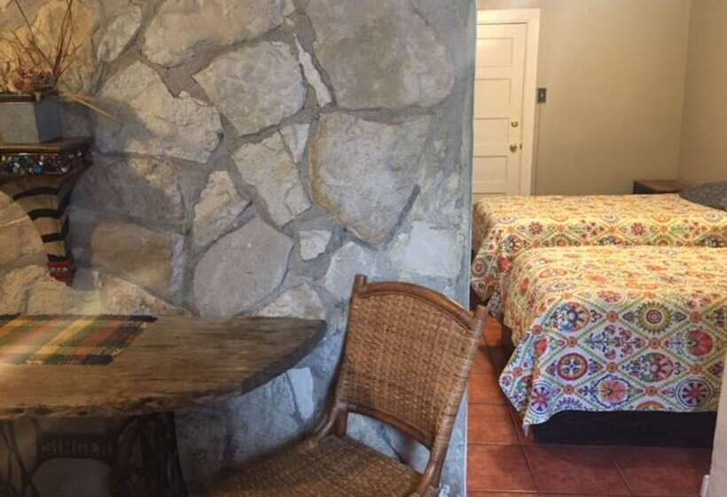 The Leakey Inn By Cmd