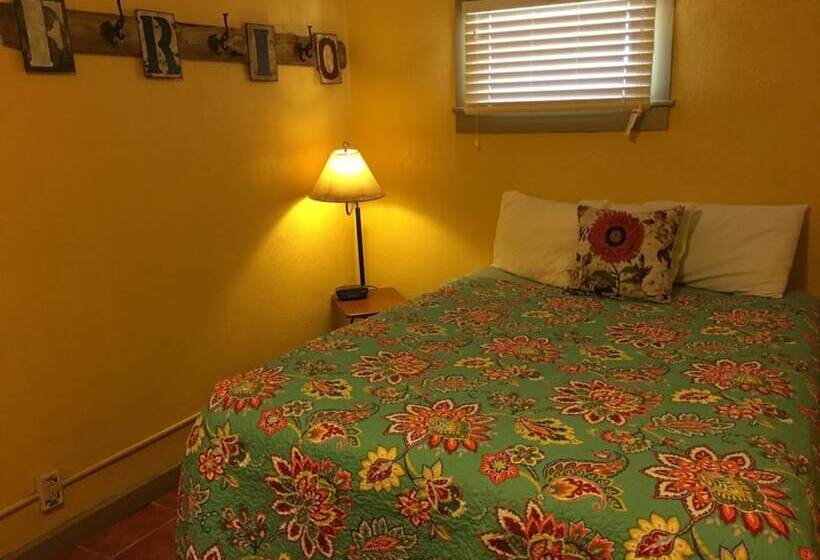 The Leakey Inn By Cmd