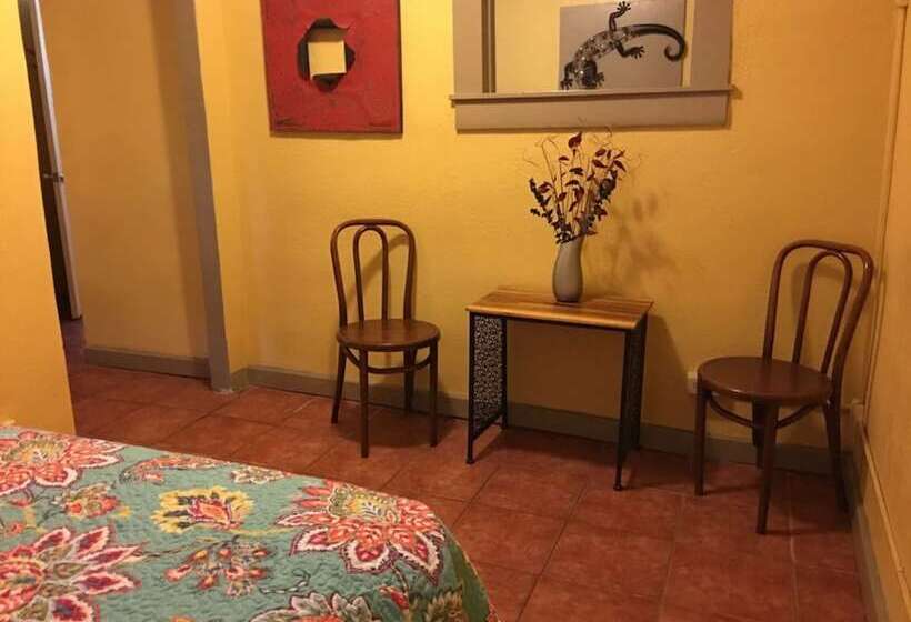 The Leakey Inn By Cmd