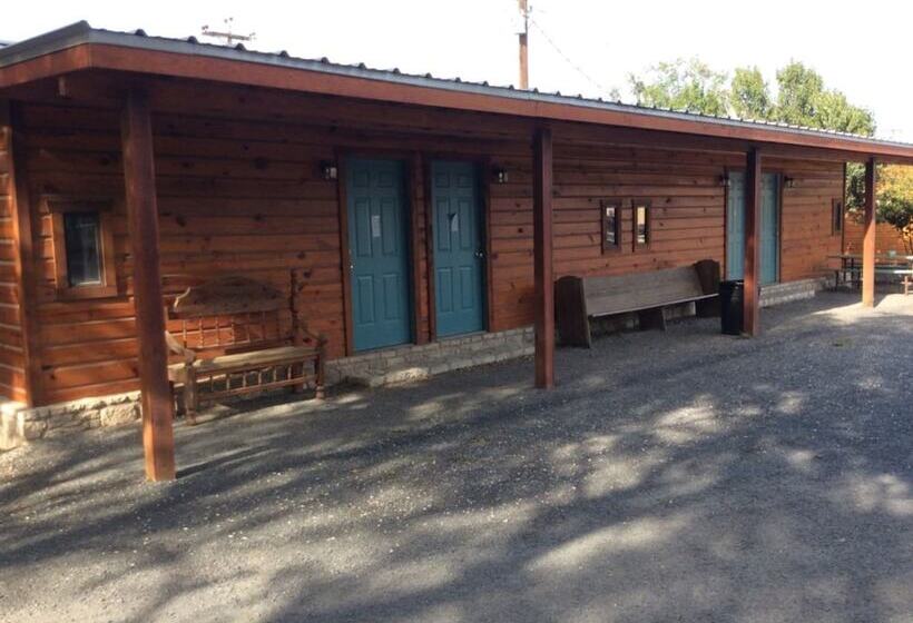 The Leakey Inn By Cmd