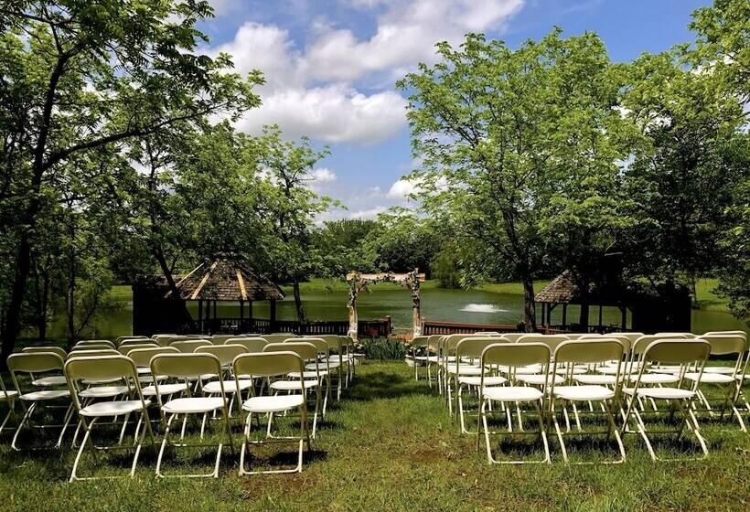 Walnut Waters Bed & Breakfast