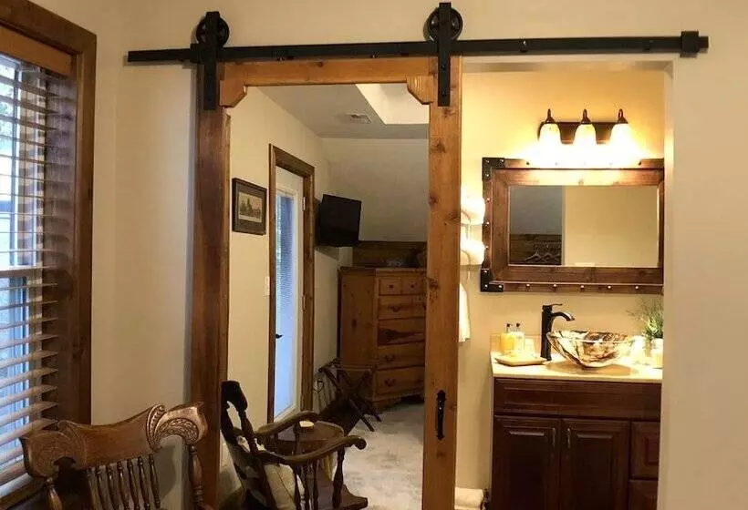 Walnut Waters Bed & Breakfast