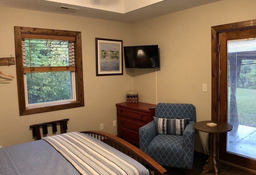 Walnut Waters Bed & Breakfast