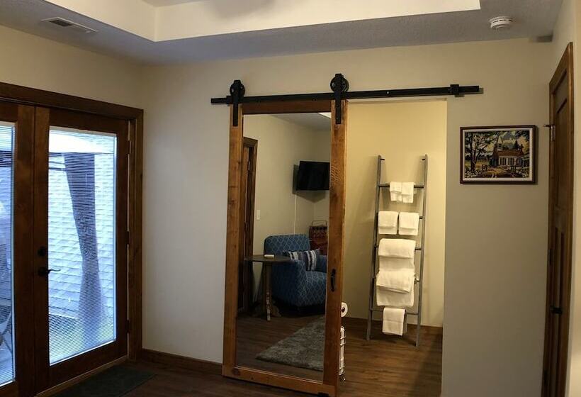 Walnut Waters Bed & Breakfast