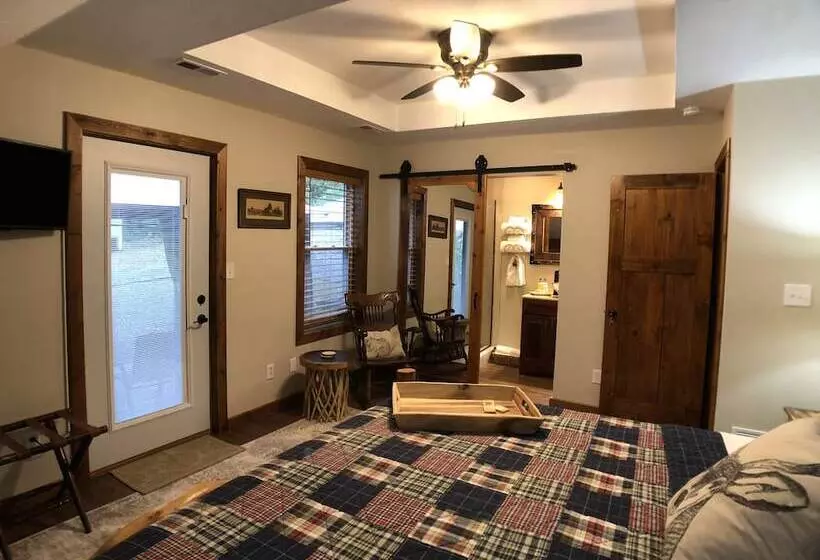 Walnut Waters Bed & Breakfast