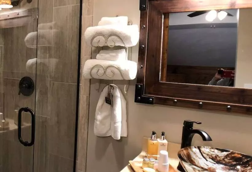 Walnut Waters Bed & Breakfast