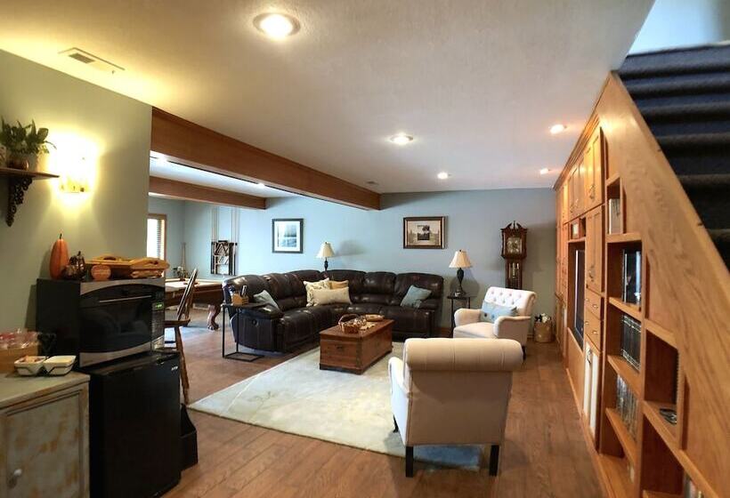 Walnut Waters Bed & Breakfast