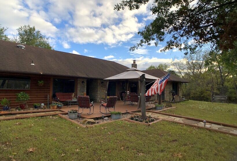 Walnut Waters Bed & Breakfast