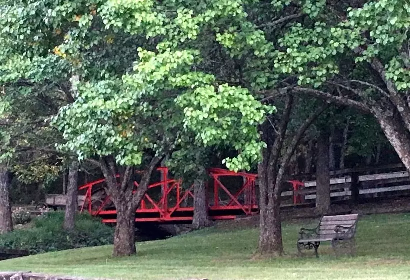 Walnut Waters Bed & Breakfast