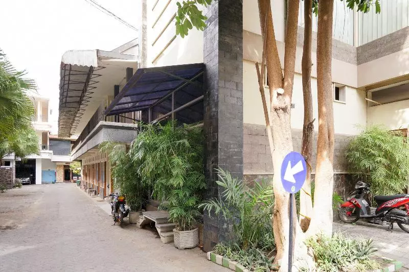 Hotelli Spot On 2090 Ratna Backpacker Syariah