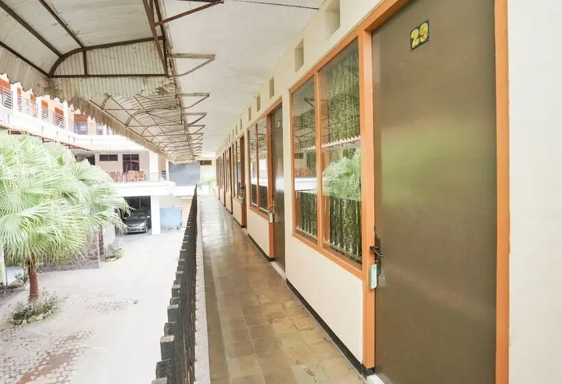 ホテル Spot On 2090 Ratna Backpacker Syariah