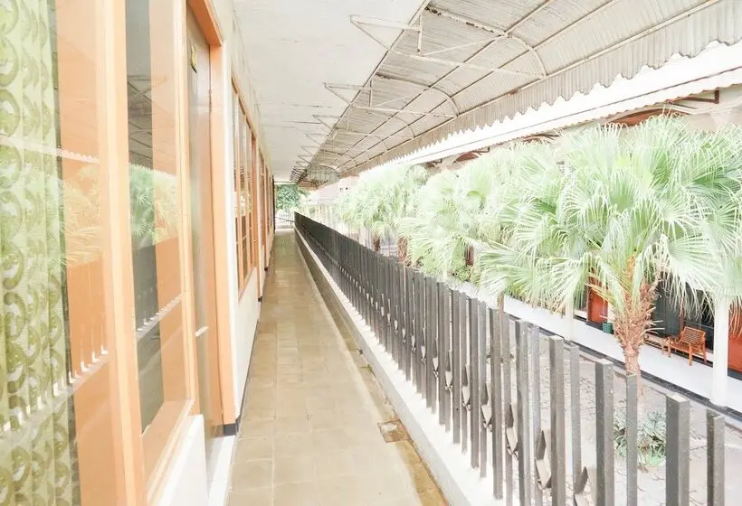 ホテル Spot On 2090 Ratna Backpacker Syariah