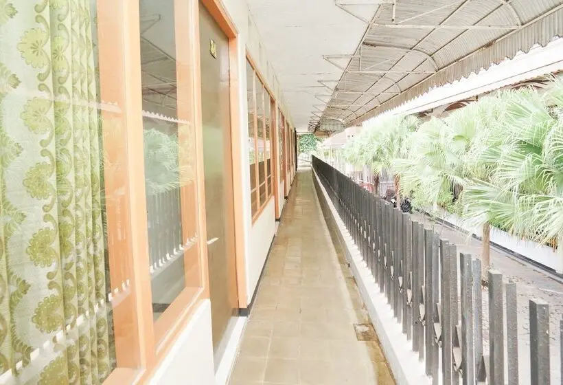ホテル Spot On 2090 Ratna Backpacker Syariah