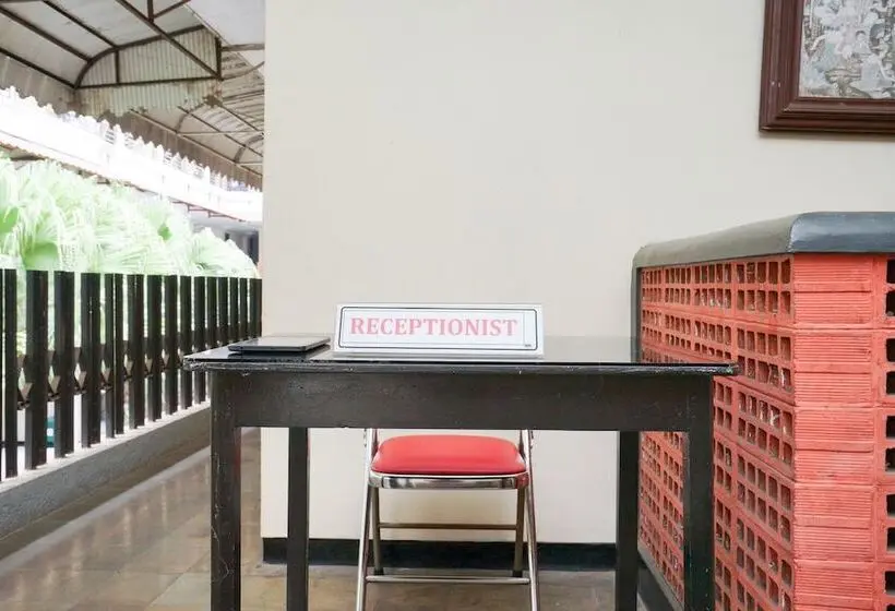 ホテル Spot On 2090 Ratna Backpacker Syariah