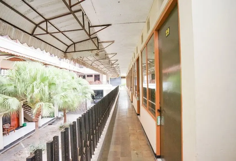 ホテル Spot On 2090 Ratna Backpacker Syariah