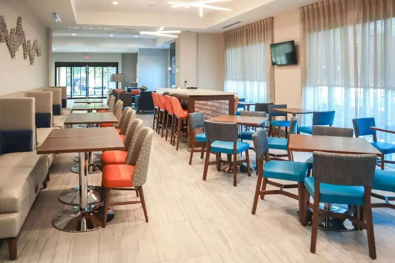 ホテル Comfort Suites Gainesville Near University