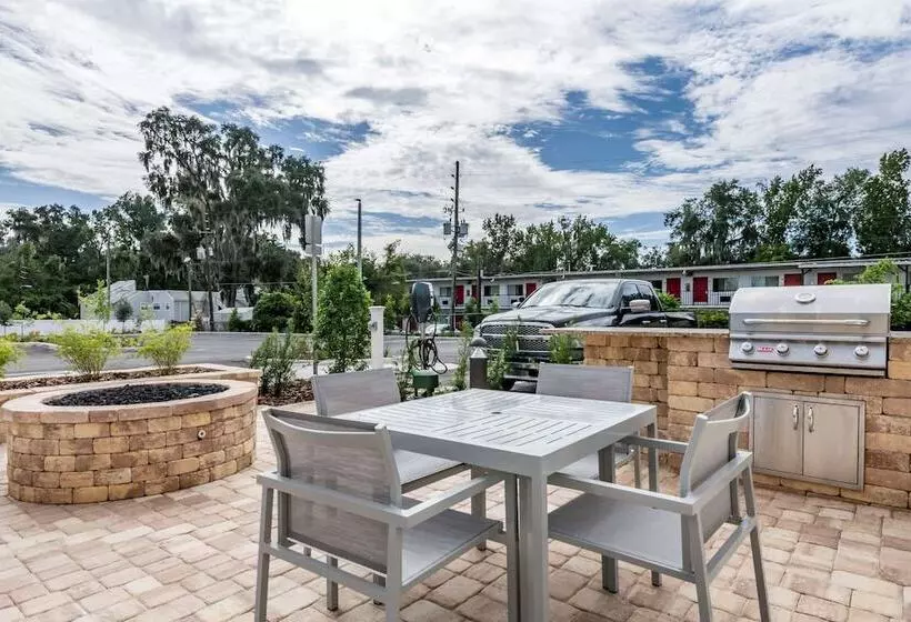 ホテル Comfort Suites Gainesville Near University