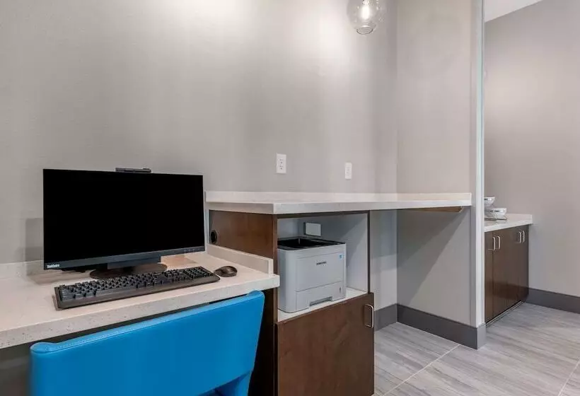 ホテル Comfort Suites Gainesville Near University