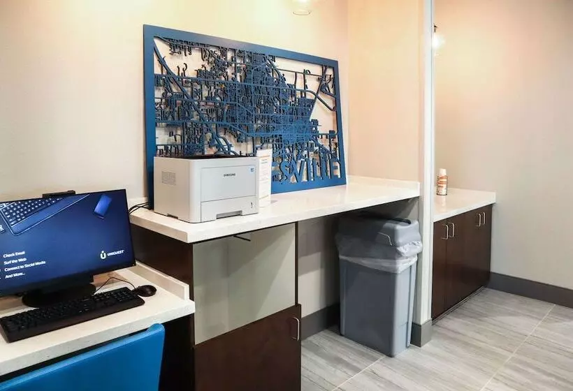 ホテル Comfort Suites Gainesville Near University