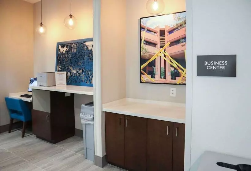 ホテル Comfort Suites Gainesville Near University