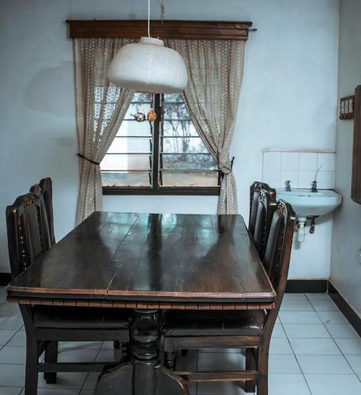 مبيت وإفطار Charming Bungalows